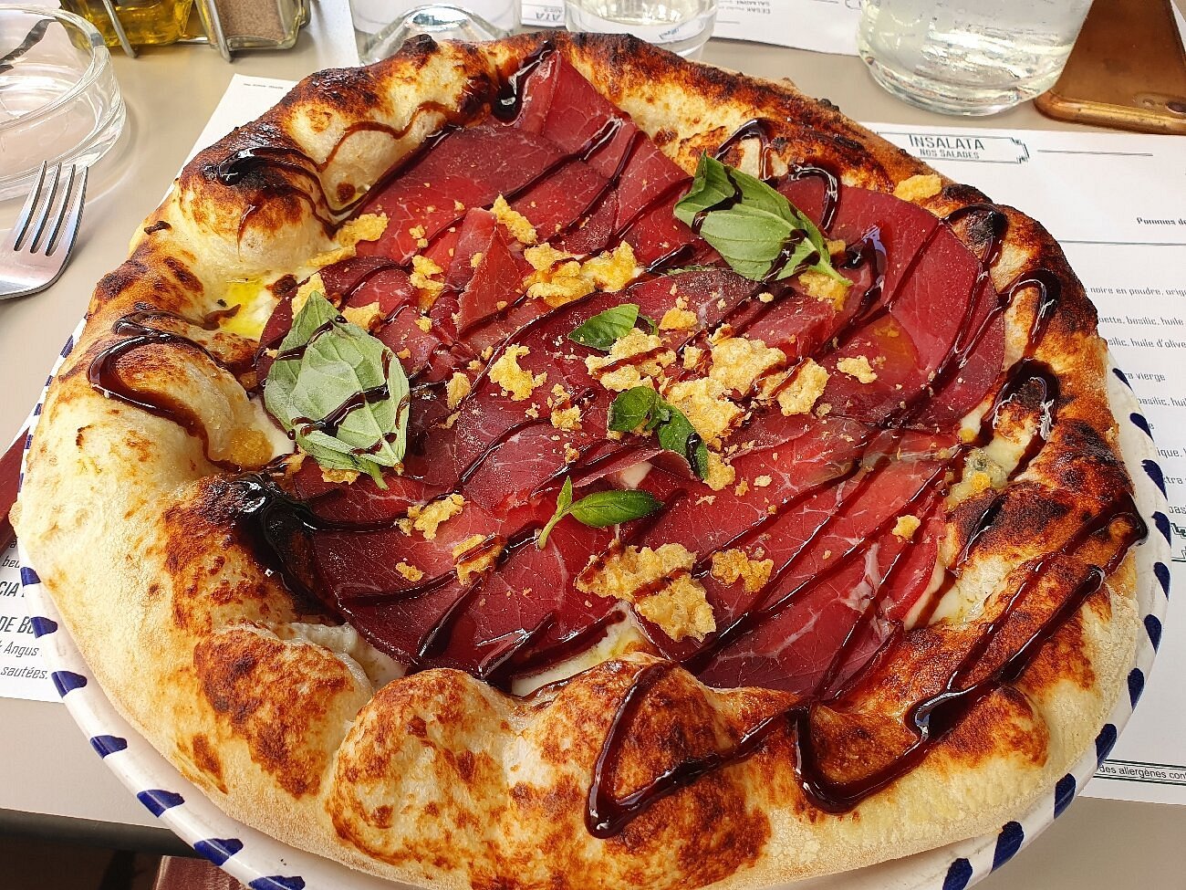 Pizza Bresaola et copeaux de parmesan